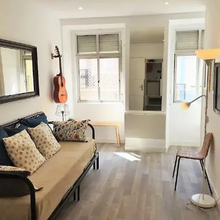Cozy And Beautiful Flat In Great Location! Διαμέρισμα *